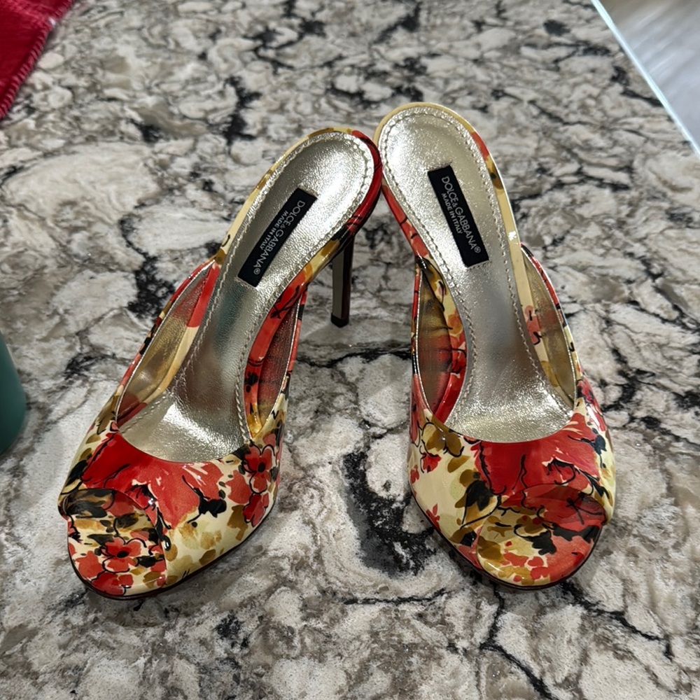 Dolce & Gabbana Floral Slingback Heels - Red and Gold